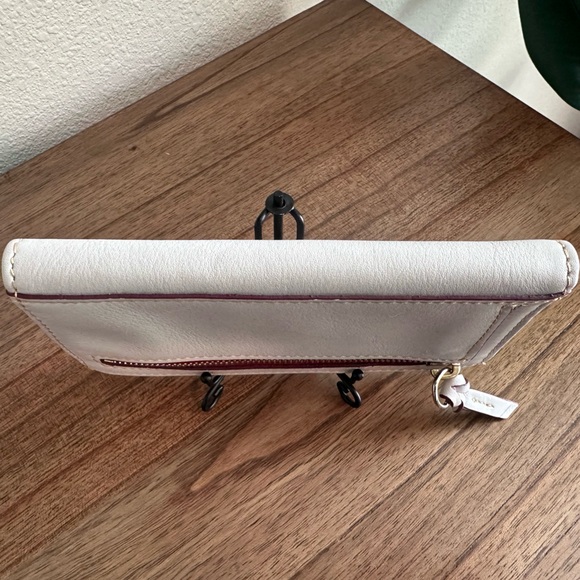 NWT - Dooney & Bourke ECRU Florentine Leather Continental Clutch - Picture 8 of 13